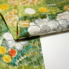 画像をギャラリービューアに読み込む, 雲取りに草花模様【長】