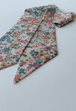 画像をギャラリービューアに読み込む, 扇に草花模様【短より短】