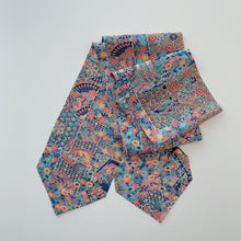 画像をギャラリービューアに読み込む, 御所車に扇草花模様【長】