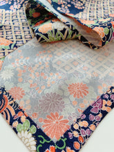 画像をギャラリービューアに読み込む, 古典模様花尽くし流水地紋【長】