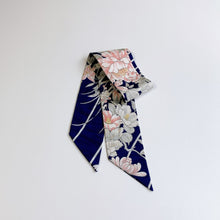 画像をギャラリービューアに読み込む, 鳥と菊枝梅牡丹模様【短】