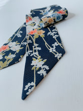 画像をギャラリービューアに読み込む, 草花亀甲地紋模様【短より短】