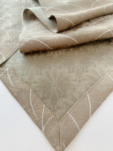 画像をギャラリービューアに読み込む, 芝草模様菊地紋尽くし【長】