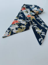 画像をギャラリービューアに読み込む, 草花亀甲地紋模様【短より短】