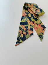 画像をギャラリービューアに読み込む, 唐草花模様【短より短】