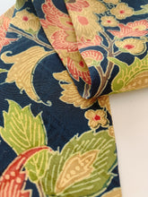 画像をギャラリービューアに読み込む, 唐草花模様【短より短】