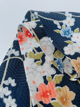 画像をギャラリービューアに読み込む, 草花亀甲地紋模様【短より短】