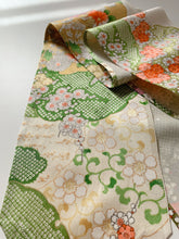 画像をギャラリービューアに読み込む, 雪輪に牡丹・枝梅・菊・楓模様【長】