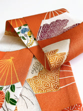 画像をギャラリービューアに読み込む, 扇面に花古典柄模様【短】