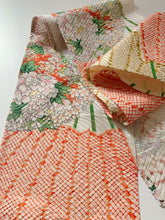 画像をギャラリービューアに読み込む, 枝梅に熨斗丸華に古典模様【長】