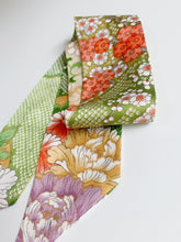 画像をギャラリービューアに読み込む, 雪輪に牡丹・枝梅・菊・楓模様【短】