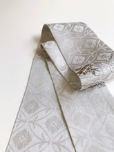 画像をギャラリービューアに読み込む, 色紙に扇・矢羽根・蝶模様唐草七宝地紋【短】