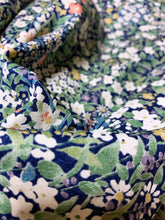 画像をギャラリービューアに読み込む, 草花尽くし模様【タックラップスカート】