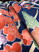 画像をギャラリービューアに読み込む, 菊梅牡丹大草模様【ギャザーラップスカート】