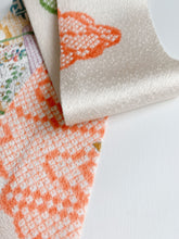 画像をギャラリービューアに読み込む, 巻物い雲・花古典柄模様【短】