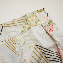 画像をギャラリービューアに読み込む, 紗綾形地紋に春秋草花模様【タックラップスカート】