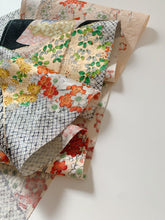 画像をギャラリービューアに読み込む, 裂取に扇古典草花模様 【長】