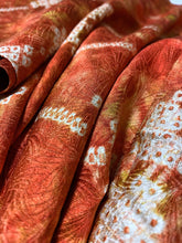 画像をギャラリービューアに読み込む, 絞り抽象花模様【ギャザーラップスカート】