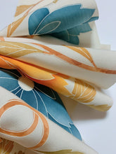 画像をギャラリービューアに読み込む, 花唐草模様【タックラップスカート】