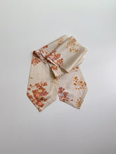 画像をギャラリービューアに読み込む, 草花散らし檜垣地紋【長】