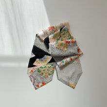 画像をギャラリービューアに読み込む, 裂取に扇古典草花模様 【長】