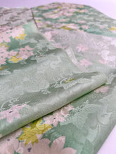 画像をギャラリービューアに読み込む, 【短】総蔦葉地紋に草花模様