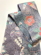 画像をギャラリービューアに読み込む, 草花模様に総紗綾地紋