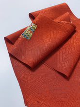 画像をギャラリービューアに読み込む, 破れ色紙に花古典柄総紗綾地紋