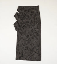 画像をギャラリービューアに読み込む, 菊に松竹梅模様織り出し本場泥大島紬(5マルキ)【シュッケニ】