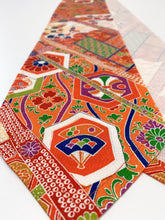 画像をギャラリービューアに読み込む, 斜め縞に亀甲楓梅菊尽くし模様【長】