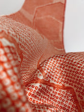 画像をギャラリービューアに読み込む, 亀甲に疋田模様総地紋