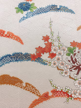 画像をギャラリービューアに読み込む, 雪芝に牡丹梅菊模様総地紋(付け下げ)【シュッケニ】