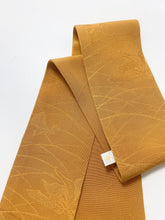 画像をギャラリービューアに読み込む, 芝草に蝶模様織り出し色無地