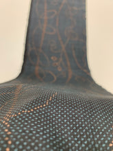 画像をギャラリービューアに読み込む, 抽象花唐草模様織り出し本場泥大島紬5マルキ【L】