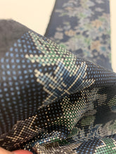 画像をギャラリービューアに読み込む, 菊に楓模様織り出し本場泥大島紬5マルキ【S】