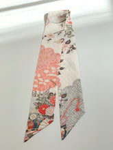 画像をギャラリービューアに読み込む, 巻物に花模様【短】