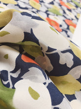 画像をギャラリービューアに読み込む, 水彩総椿模様【タックタイプ】