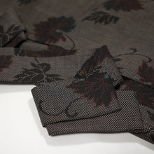 画像をギャラリービューアに読み込む, 蔦の葉模様織り出し本場泥大島紬着物(5マルキ)【シュッケニ】