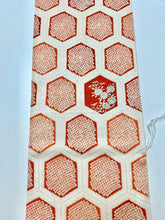 画像をギャラリービューアに読み込む, 亀甲に菊・桜模様総小花地紋【L】