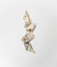 画像をギャラリービューアに読み込む, 枝梅模様に流水地紋【短】