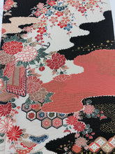画像をギャラリービューアに読み込む, 御所車に花古典柄模様【シュッケニ】