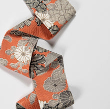 画像をギャラリービューアに読み込む, 紗綾地紋に花古典柄【短】①