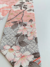 画像をギャラリービューアに読み込む, 巻物に花模様【短】