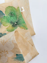 画像をギャラリービューアに読み込む, 総鶴地紋に線花模様②