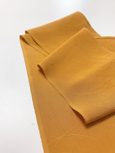 画像をギャラリービューアに読み込む, 芝草に蝶模様織り出し色無地