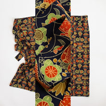 画像をギャラリービューアに読み込む, 分銅菱に松竹梅鶴模様