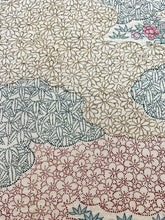 画像をギャラリービューアに読み込む, 雲取りに花模様総地紋【ギャザータイプ】