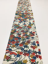 画像をギャラリービューアに読み込む, 家屋に草花模様総紗綾地紋【シュッケニ】