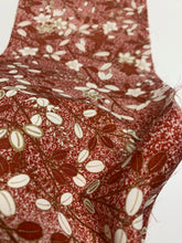 画像をギャラリービューアに読み込む, 枝梅に草花模様に金彩