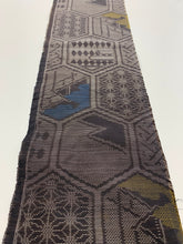 画像をギャラリービューアに読み込む, 大島紬横双亀甲繋ぎに古典寄せ柄【S】